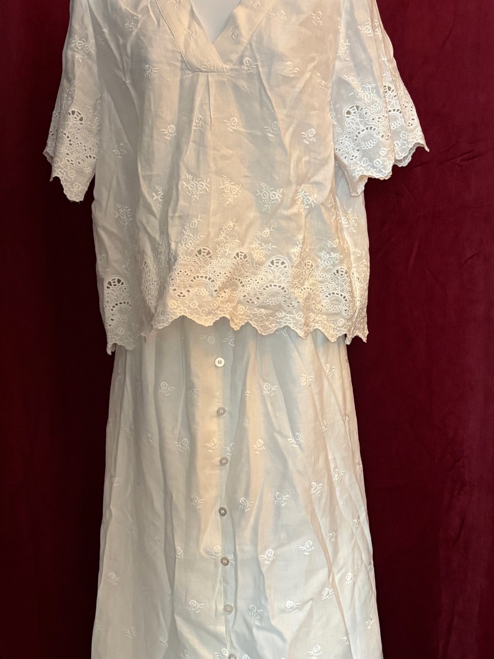 Elie Tahari 2 piece White Embroidery Floral and Eyelet Skirt Set Size 10